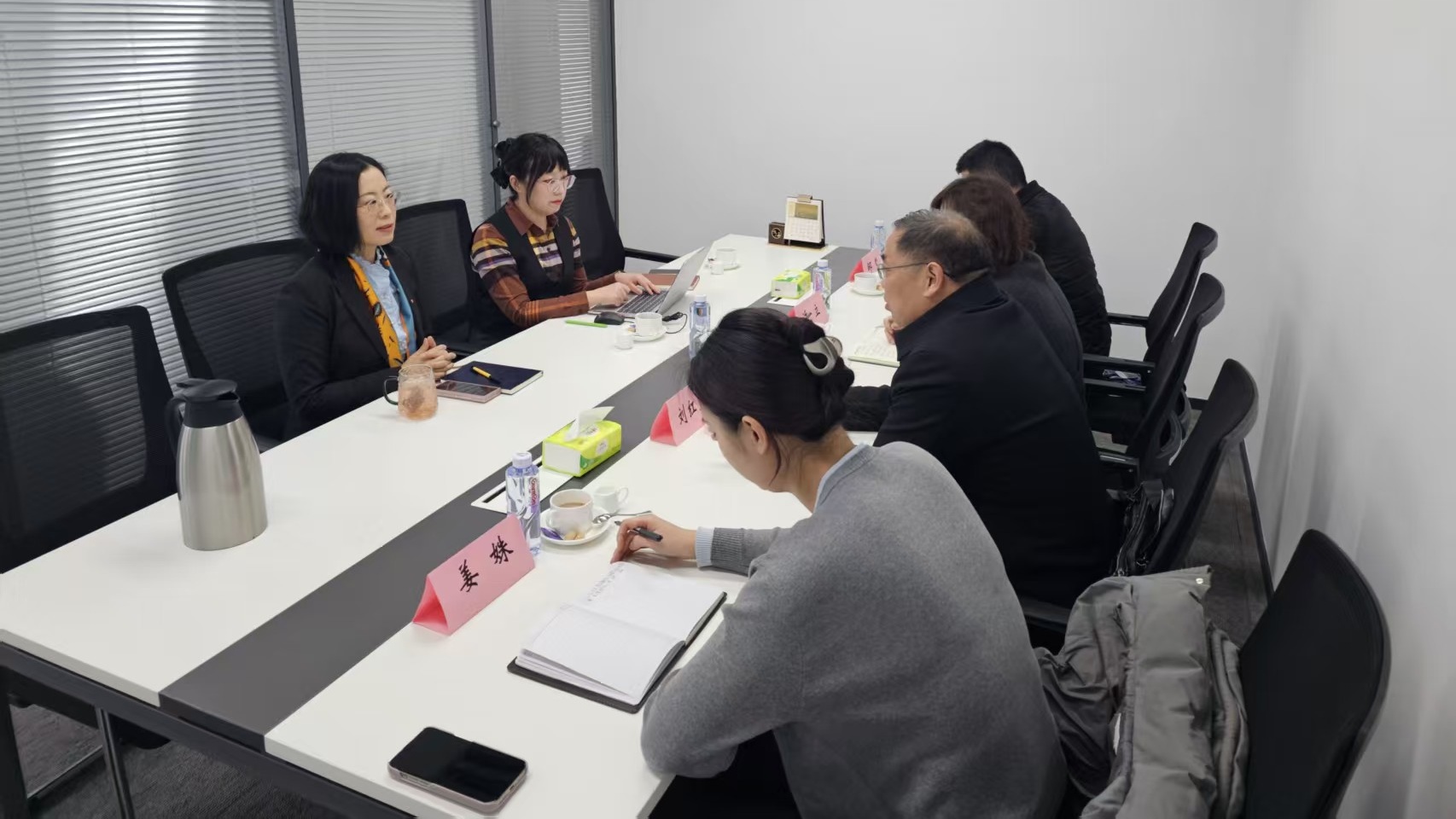 德国联邦中小企业联合会山东代表处与济南高新区审批服务部举行洽谈会