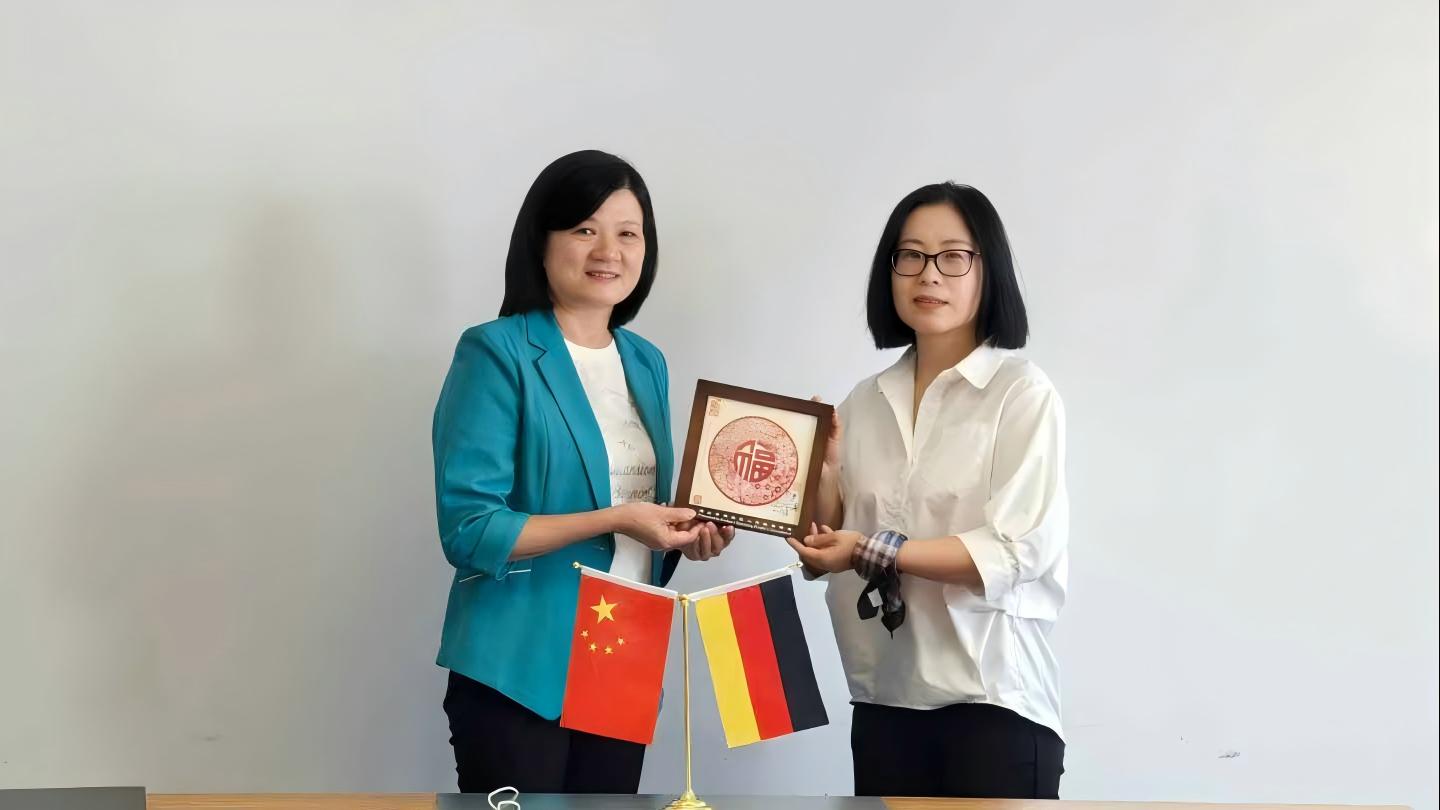 Government and Enterprise Collaboration Drives Development: Foshan Municipal Leaders Lead Delegation for Exchange Visit